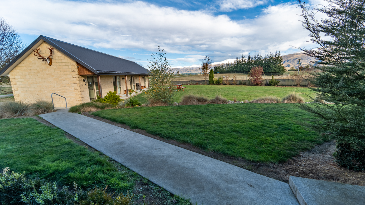 sidewalk going up to lodge